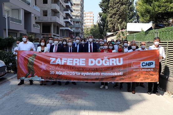 CHP’DEN COŞKULU ZAFER BAYRAMI KUTLAMASI