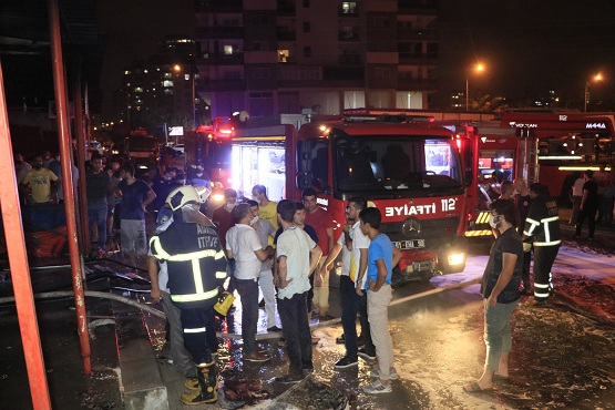 Yangını izlediler