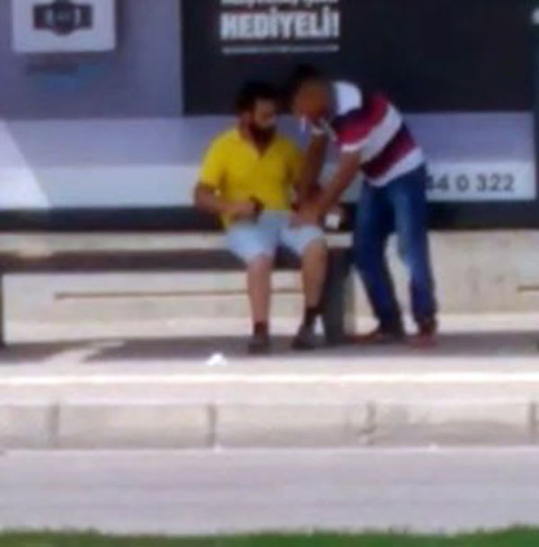 Engelliyi önce darp sonra gasp etti