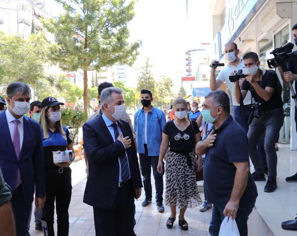 Adana Valisinden maske ve sosyal mesafe denetimi