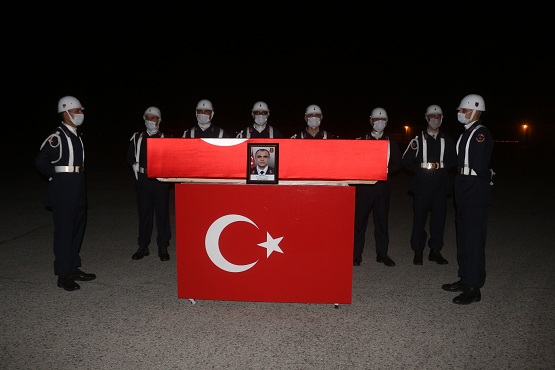 ŞEHİTLERİMİZ VATAN TOPRAĞINA UĞURLANDI
