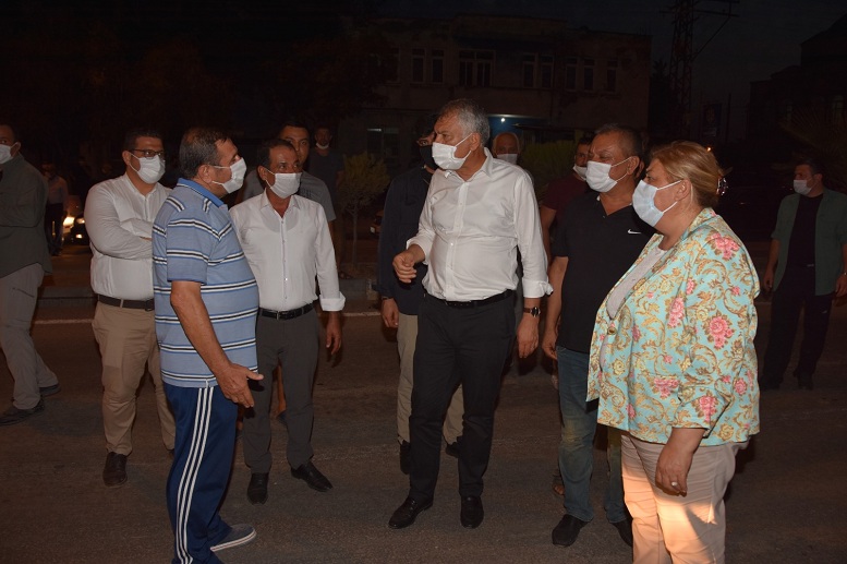 Ceyhan Belediyesi’nin gece mesaisi
