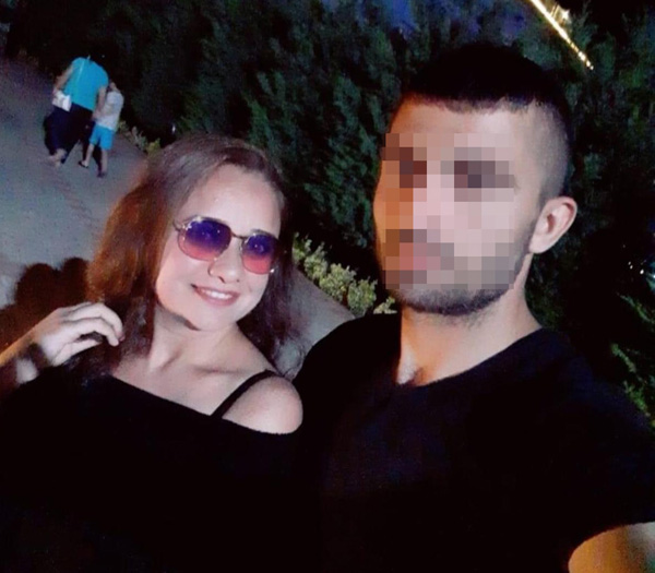 Boşanmak isteyen eşini kalbinden bıçaklayarak öldürdü