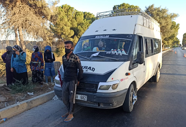 Ehliyetsiz sürücünün 14 kişilik minibüsten 28 kişi çıktı