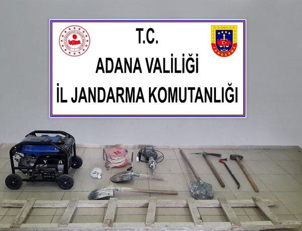 Adana'da kaçak kazı yapan 7 kişiye suçüstü