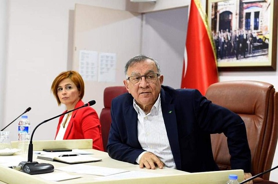 Akay’a partilisinden ret oyu!