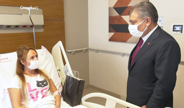 Bakan Koca, Adana'da hastaları ziyaret etti