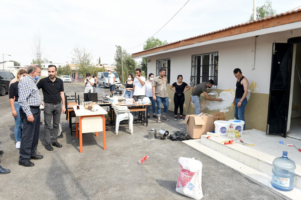 Seyhan’da boya ihtiyacı olan okullar boyandı