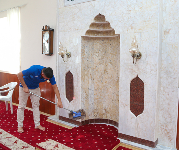 Erdemli Belediyesi'nin camilere desteği sürüyor