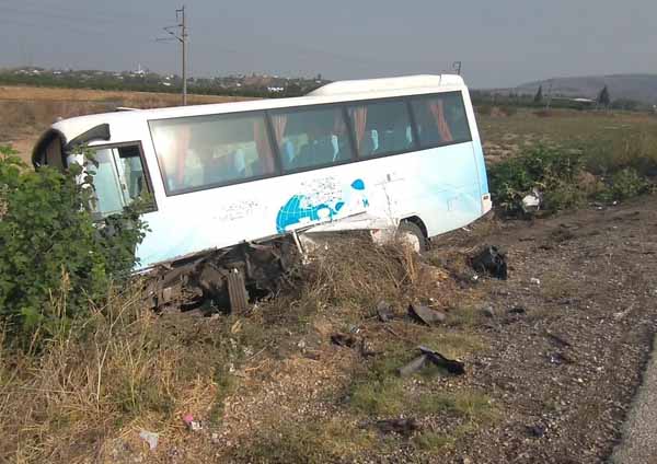 Osmaniye'de midibüs ile otomobil çarpıştı: 6 yaralı