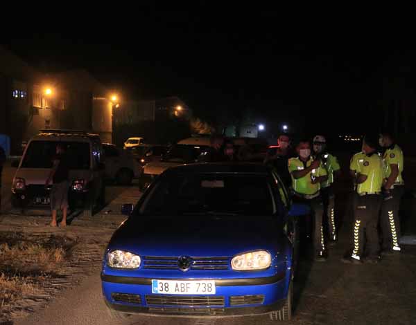 Alkollü ve ehliyetsiz sürücü yakalandı