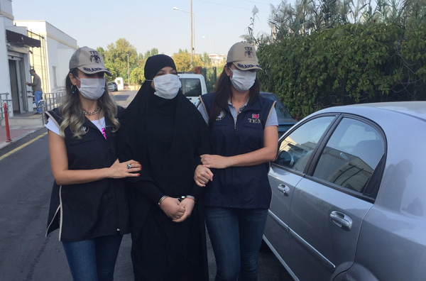 Kırmızı bültenle aranan DEAŞ’lı kadın yakalandı