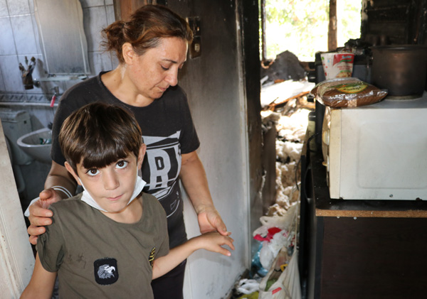 Kızının evi küle dönen ve kedileri ölen annenin gözyaşları