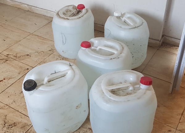 Adana'da bin 400 litre sahte içki ele geçirildi