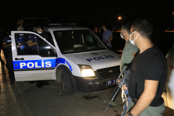 Ses bombası atanlar polise yakalandı
