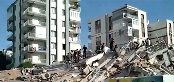 İzmir'de şiddetli deprem; 12 ölü, 419 yaralı