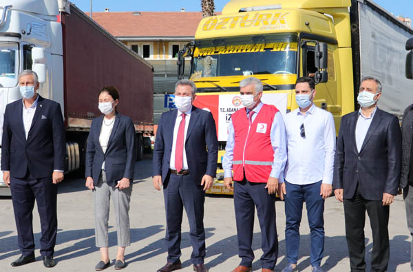 Adana’dan İzmir’e yardım tırları yola çıktı