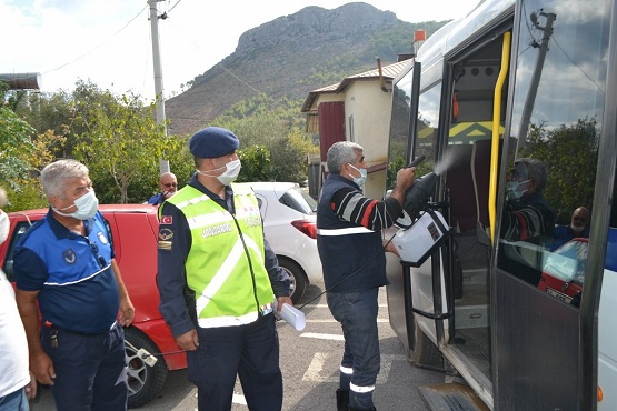Jandarma okul servis araçlarını denetledi