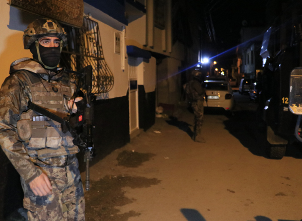 Adana’da şafak vakti torbacı operasyonu