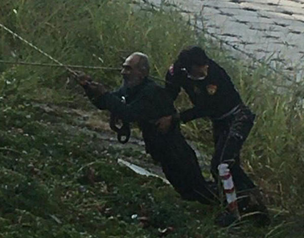 Asi Nehri'ne düşen alkollü adamı itfaiye kurtardı