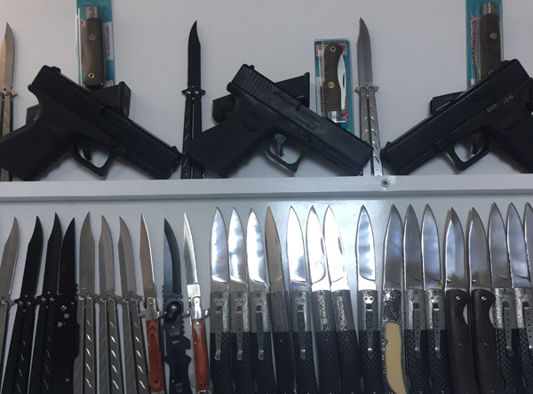 20 bin bıçak, muşta, kılıç, kama ele geçirildi