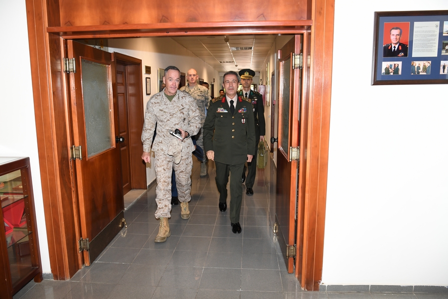 Orgeneral Akar, ABD’li mevkidaşı ile İncirlik’te görüştü