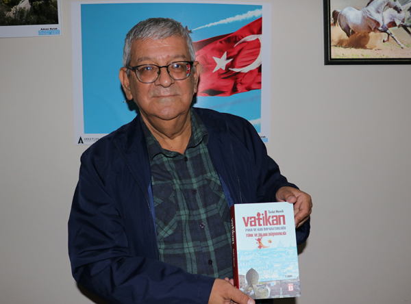 Türk ve Müslüman düşmanlığını kitapta anlattı