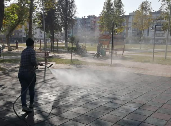 Ceyhan’da çocuk oyun parkları dezenfekte ediliyor