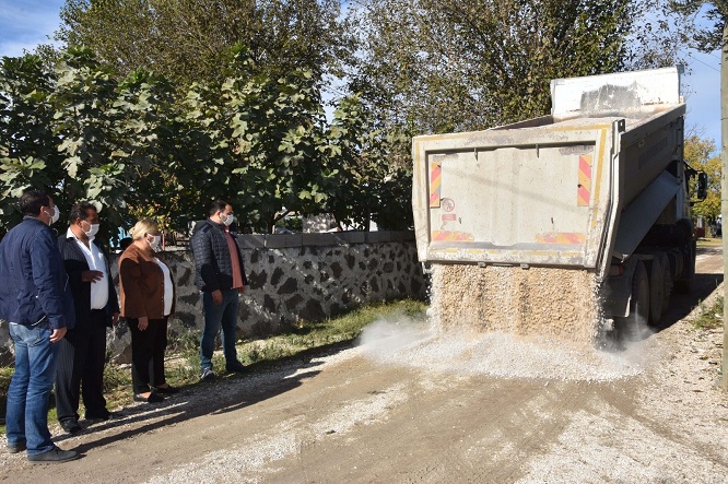 CEYHAN'DA ASFALT SEFERBERLİĞİ