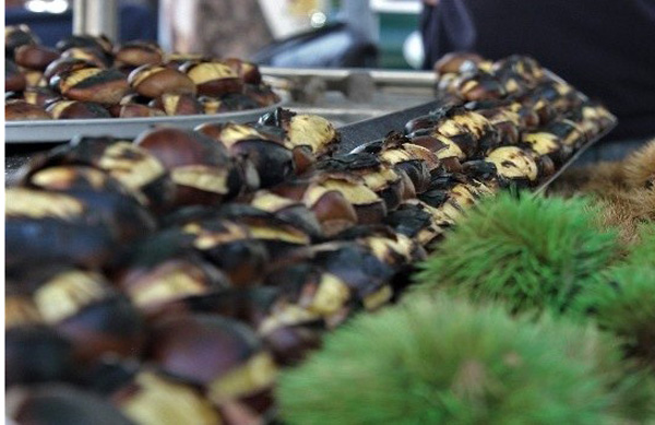 Kışın habercisi kestaneciler ocaklarını yaktı