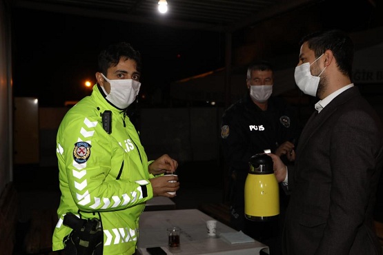 Emniyetçilere salep ikramı