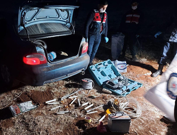 Adana'da kaçak kazı yapan 6 kişi yakalandı
