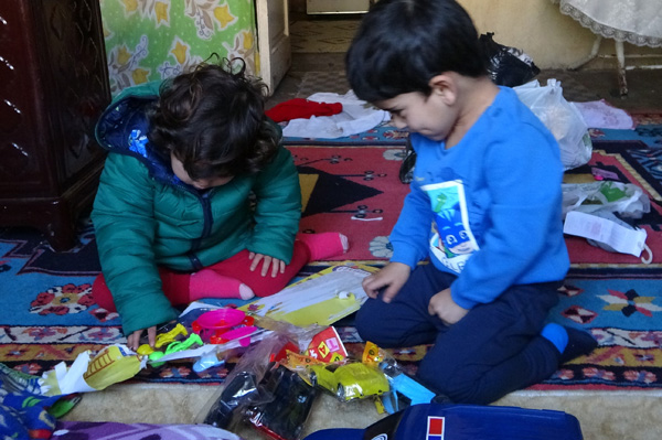 Suriyeli ailenin gözyaşlarını hayırseverler sildi