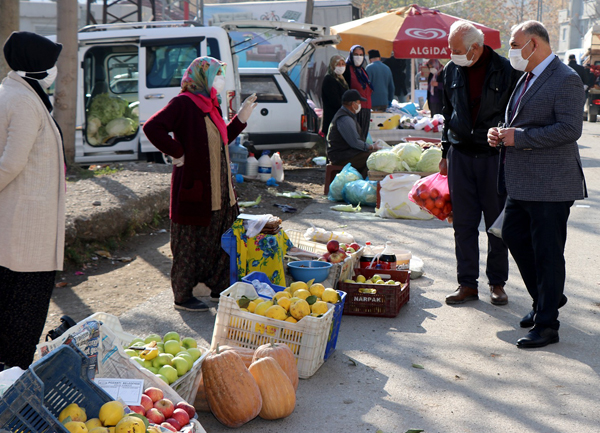 Başkan Çay halk pazarını denetledi