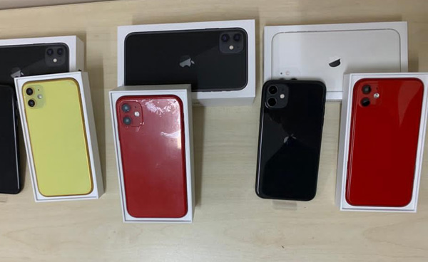 Maket cep telefonlarını gerçekmiş gibi satmışlar