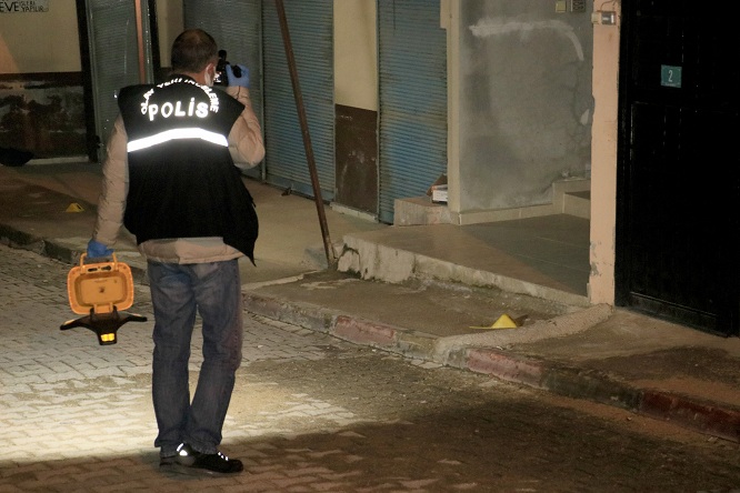 Adana’da silahlı ve bıçaklı kavga: 1 ölü