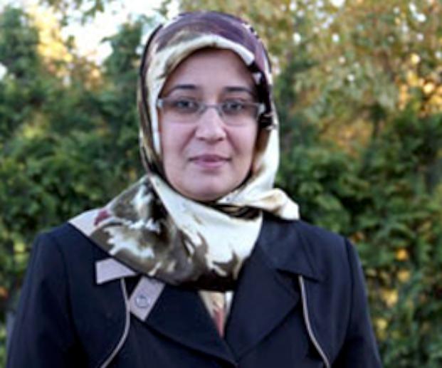 AK Parti'li Dalbudak Meclis'e başörtülü geldi
