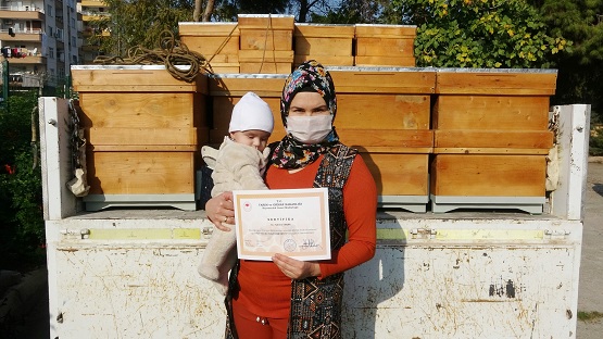 Ana arı yetiştirecek kadınlara sertifika