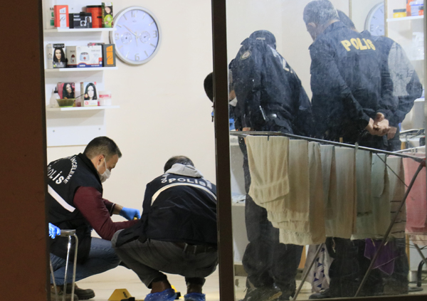 Berber dükkanında silahlı kavga: 1 yaralı