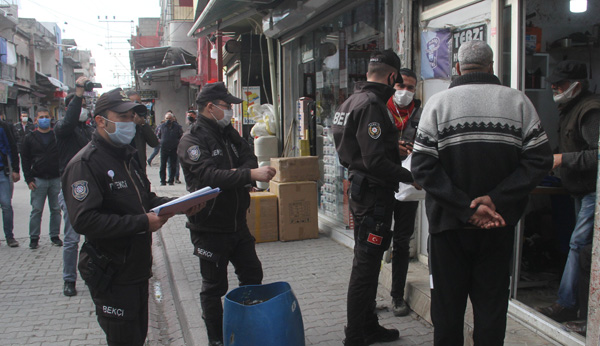 Adana polisi korona seferberliğinde