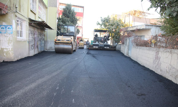 Büyükşehir’in asfalt ve yol hizmetinde mola yok