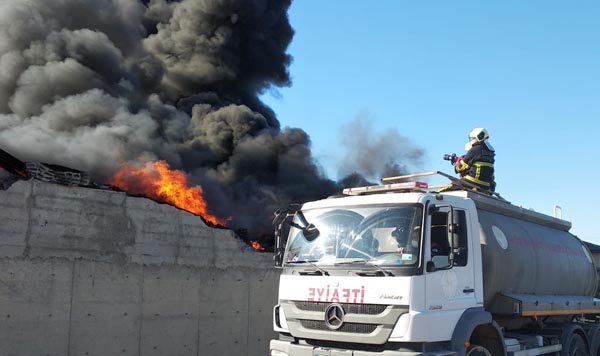 Adana’da fidan serasında yangın