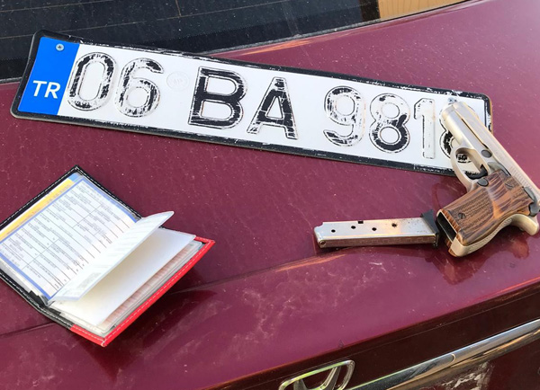 Başka aracın plakasını kullanırken yakalandı