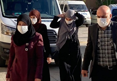 Çaldıkları altınları toprağa gömdüler