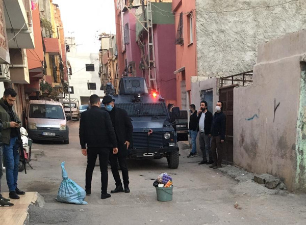Adana'da çöp kutusunda ses bombası patladı
