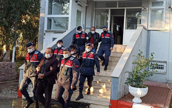 Adana ve Mersin'de terör operasyonu: 5 gözaltı