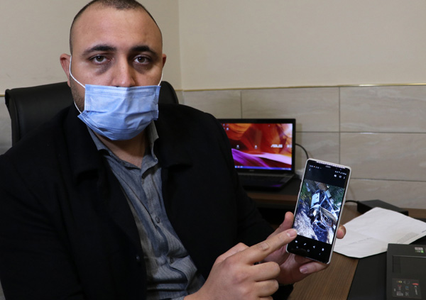 Sıfır aldığı aynı marka 2 otomobil evinin önünde yandı