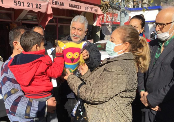 Seyhan Belediyesi'nden yurt yangını mağdurlarına yardım