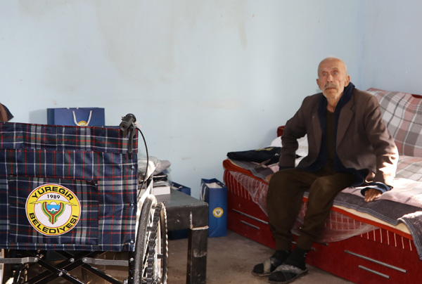 Kimsesiz yaşlı adama Başkan Kocaispir sahip çıktı