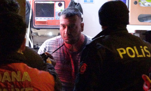 Adana’da otomobil sulama kanalına düştü: 2 yaralı